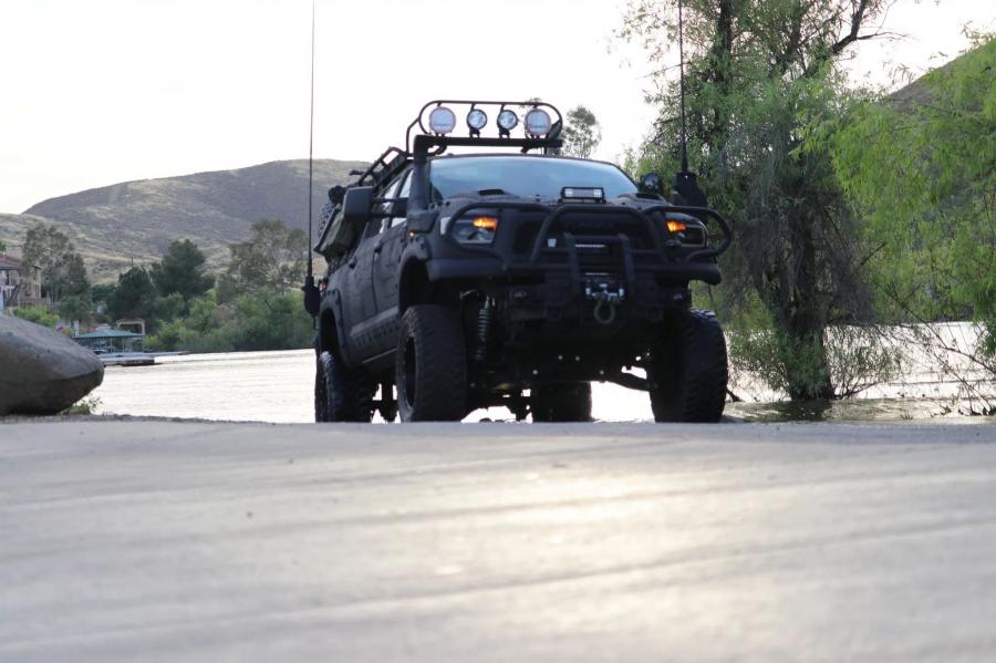  Toyota Tundra CrewMax 4x4 Zombie Apocalypse 2013 года  (фото 17 из 461)